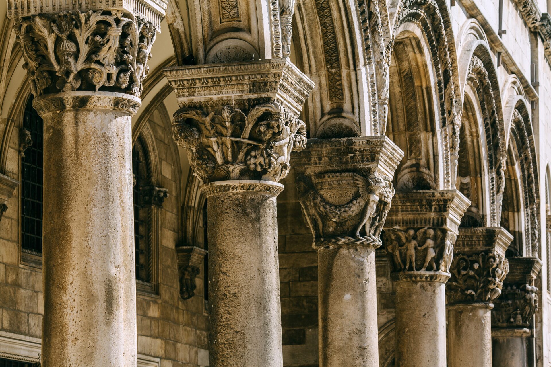 Alte Kirchen Säulen